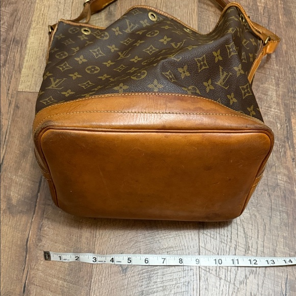 Louis Vuitton Monogram Canvas Shoulder Bag - Picture 10 of 14